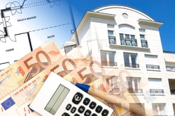 billets-euros-immeuble-appartements-calculette-stylo-plan-prime