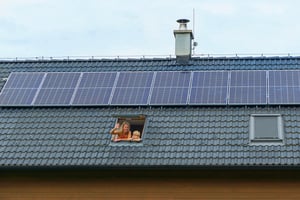 eligibilite-panneau-solaire-photovoltaique-famille-maison