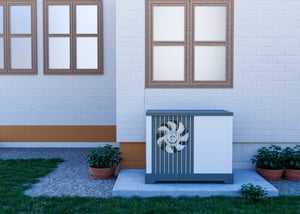 gros-plan-pompe-chaleur-exterieur-maison
