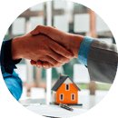 poignee-mains-maison-contrat-signature-pret-bulle