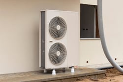 pompe-chaleur-air-monobloc-exterieur-maison-gaine