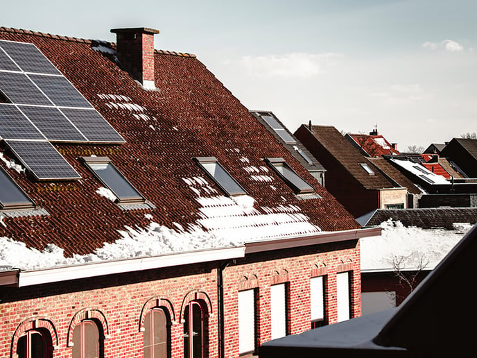 toits-enneiges-panneaux-solaires-maisons